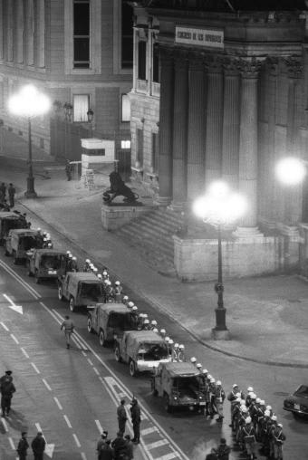 Columna_Policia_Militar_puertas_Congreso